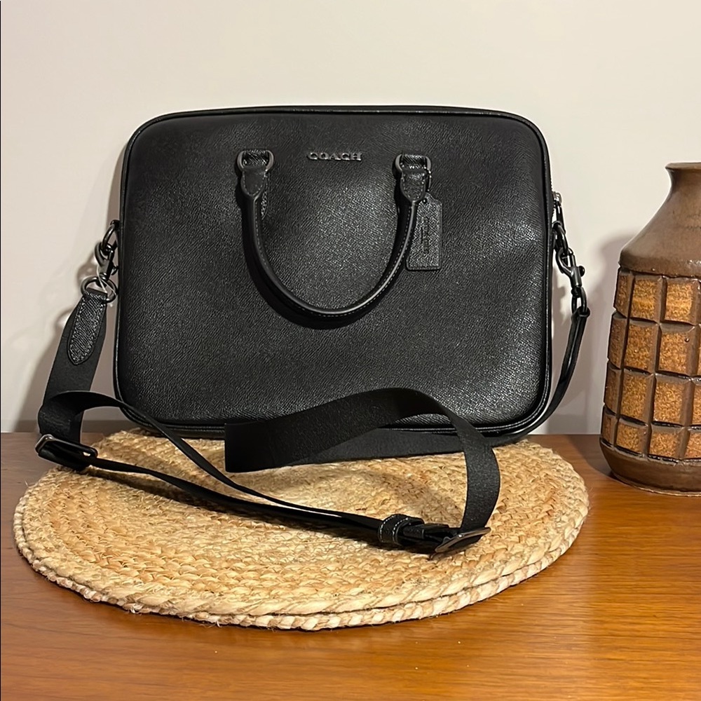 🆕 Coach Black Crossgrain Leather Liam compact Brief style CJ652
